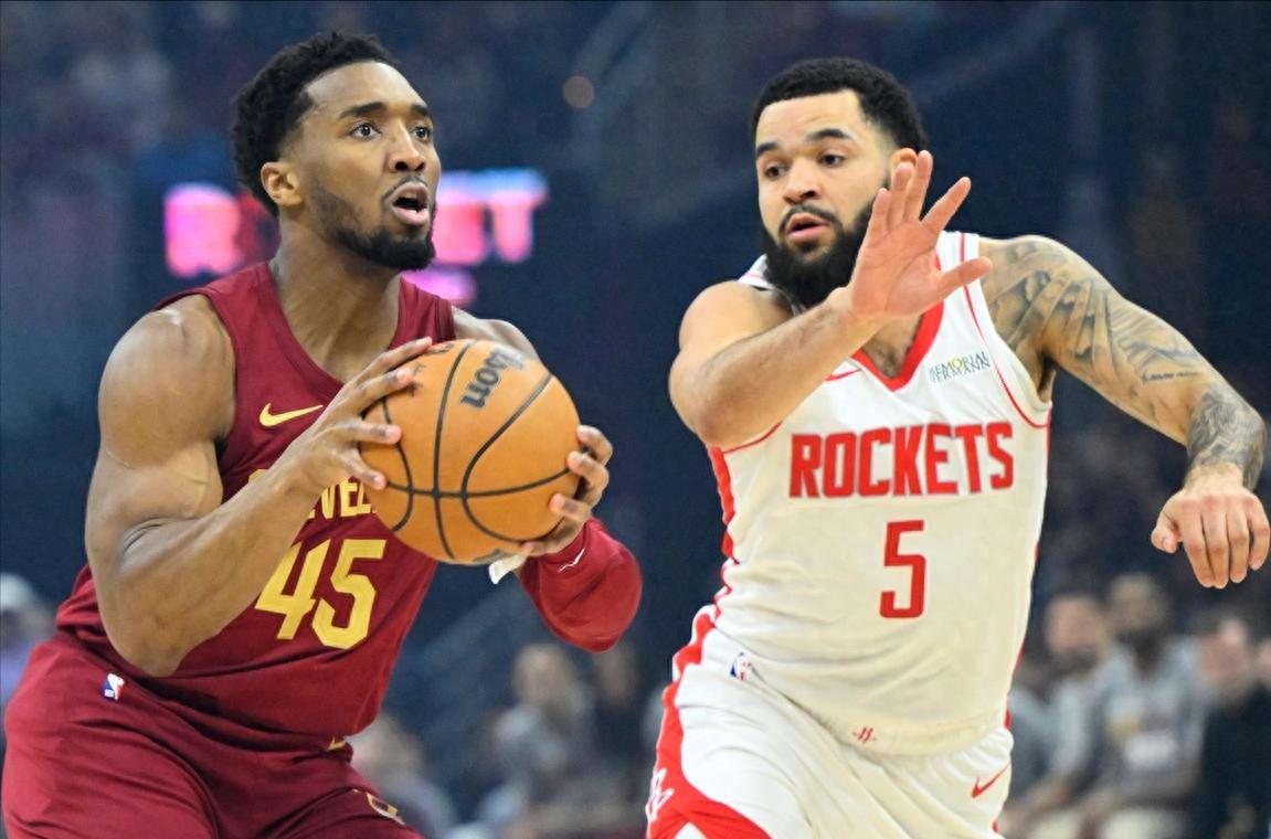 火箭主场豪取连胜，完胜竞争对手