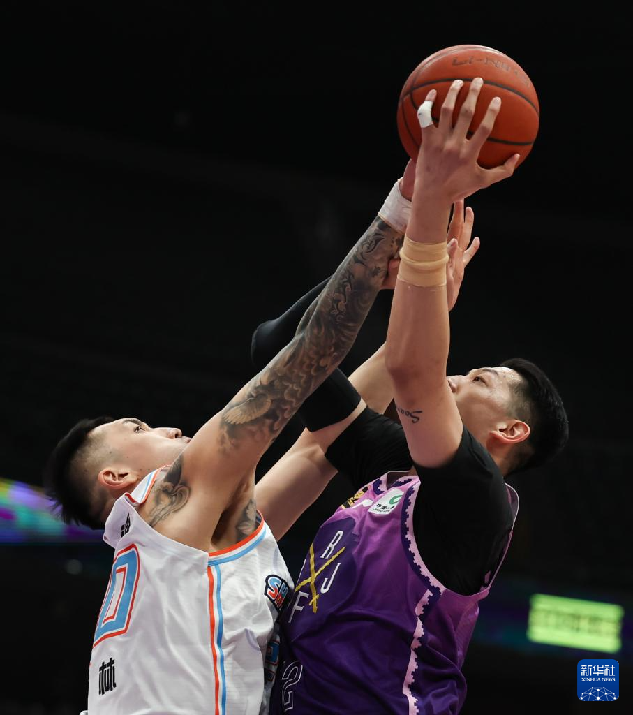 篮球联赛八强战打响，谁能夺冠尚难预料的简单介绍