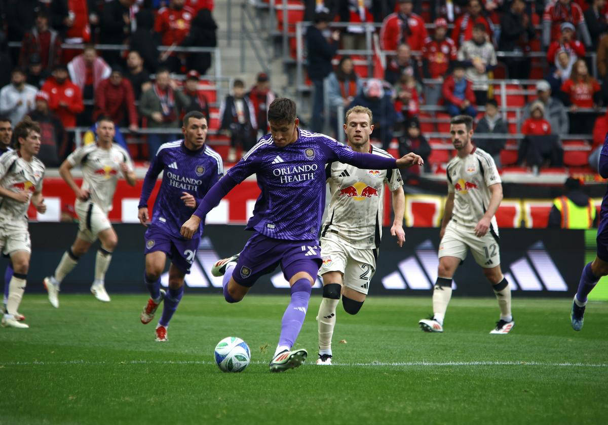 皇家马德里连续大胜，稳坐积分榜榜首位置的简单介绍