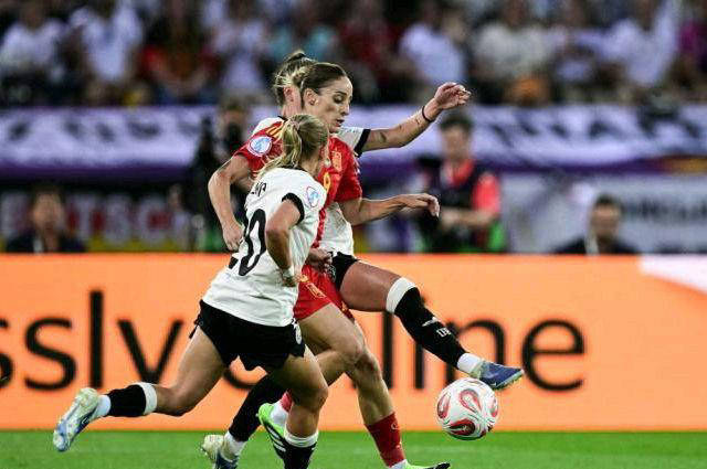 德国女足运动员集体努力,战胜对手赢下比赛的简单介绍 德国女足运动员集体努力,战胜对手赢下比赛的简单介绍