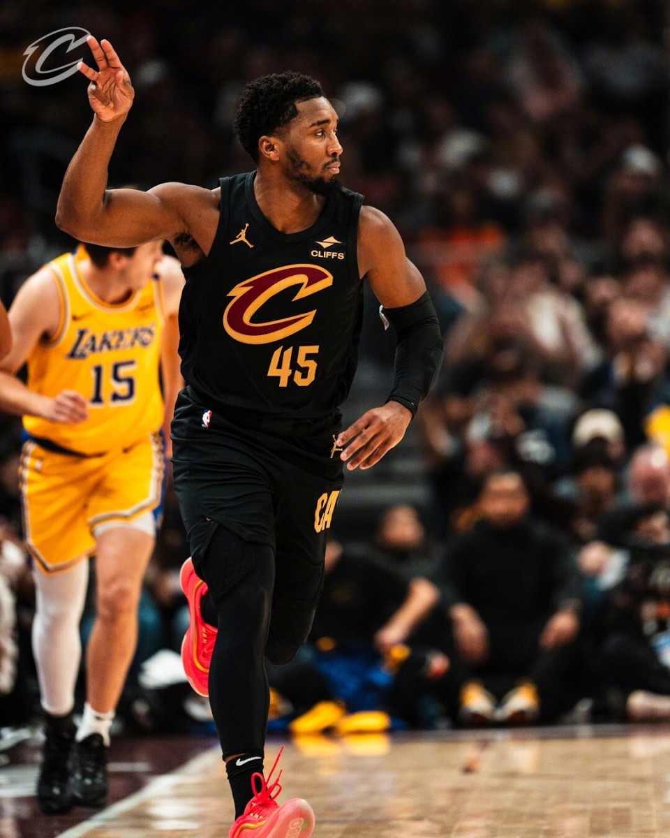 雄鹿取得重要客场胜利,保持不败 雄鹿取得重要客场胜利,保持不败