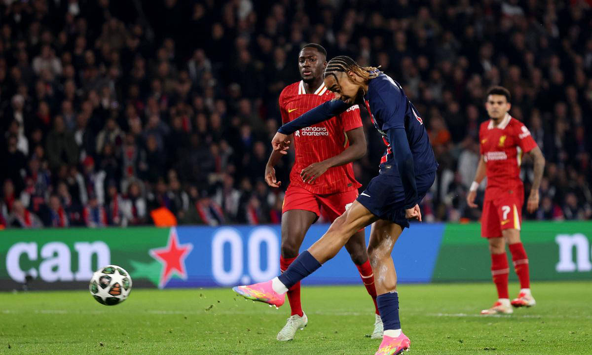 冰岛足球队在比赛中失去优势 冰岛足球队在比赛中失去优势